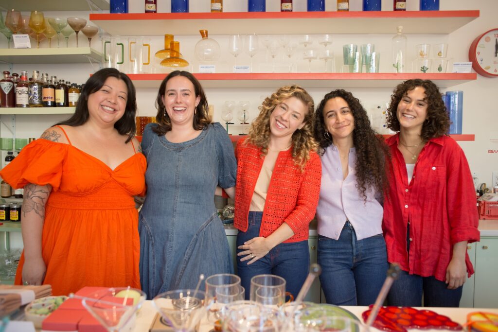 5 femmes à l'occasion d'une animation culinaire en magasin